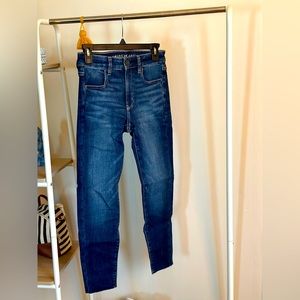 AE Size 4R Hi-Rise Jegging Crop Medium Dark Wash